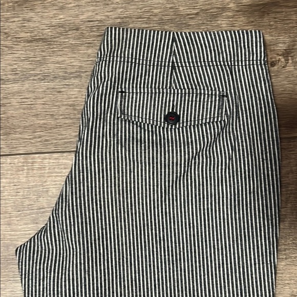 Larry Levine Striped Black and White Capri Pants 12 - Picture 6 of 6